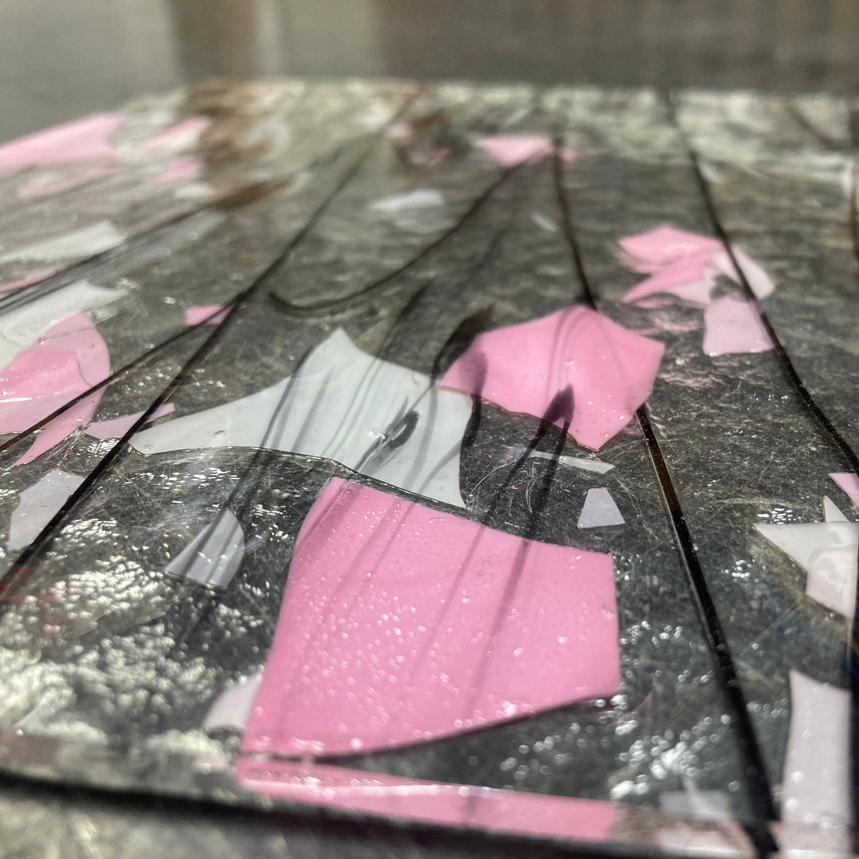 90 COE Clear w/ Light Pink, White Fractures_2