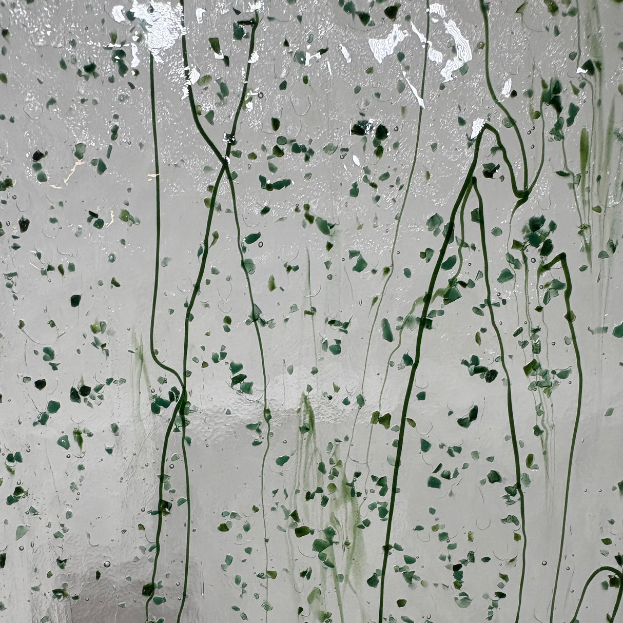 90 COE Clear with Green Frit, Streamers