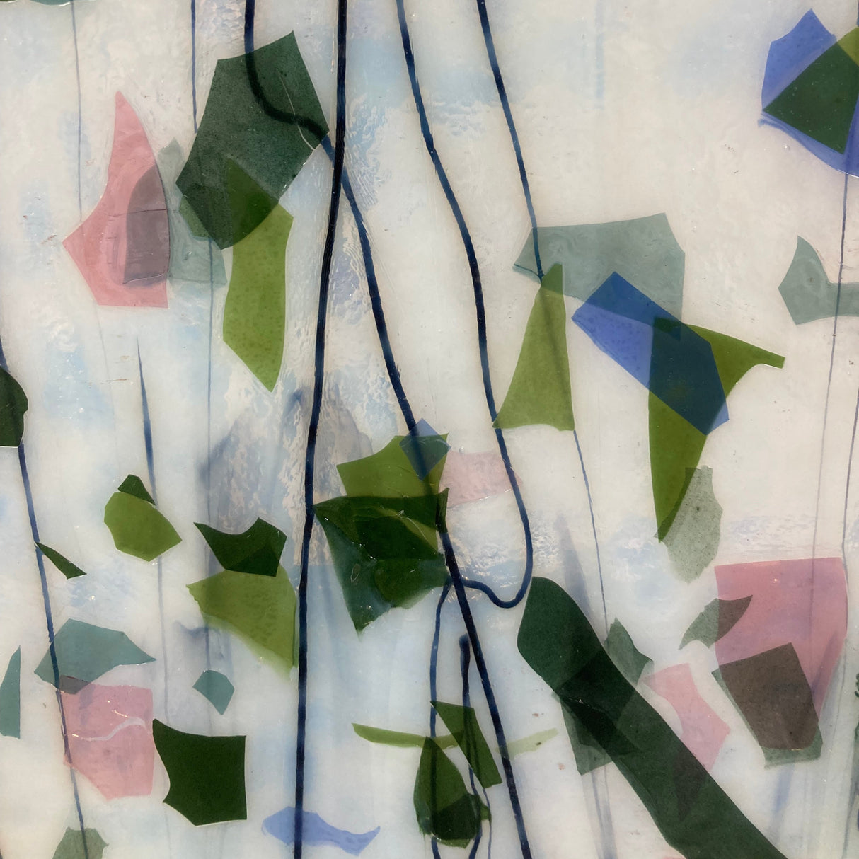 90 COE White w/ Multi Color Fractures, Black Streamers_2