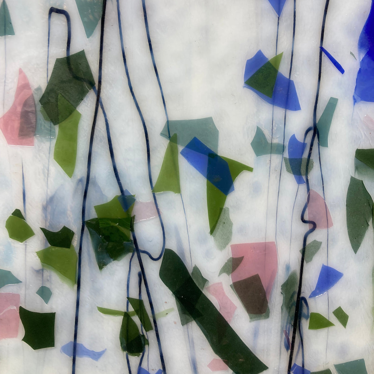 90 COE White w/ Multi Color Fractures, Black Streamers_4