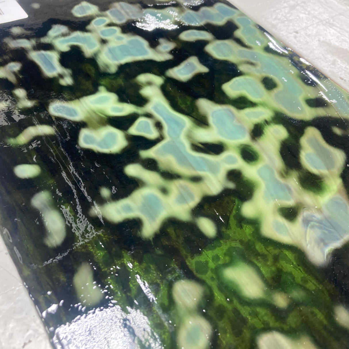 Chrome Green and Dark Brown Oceana