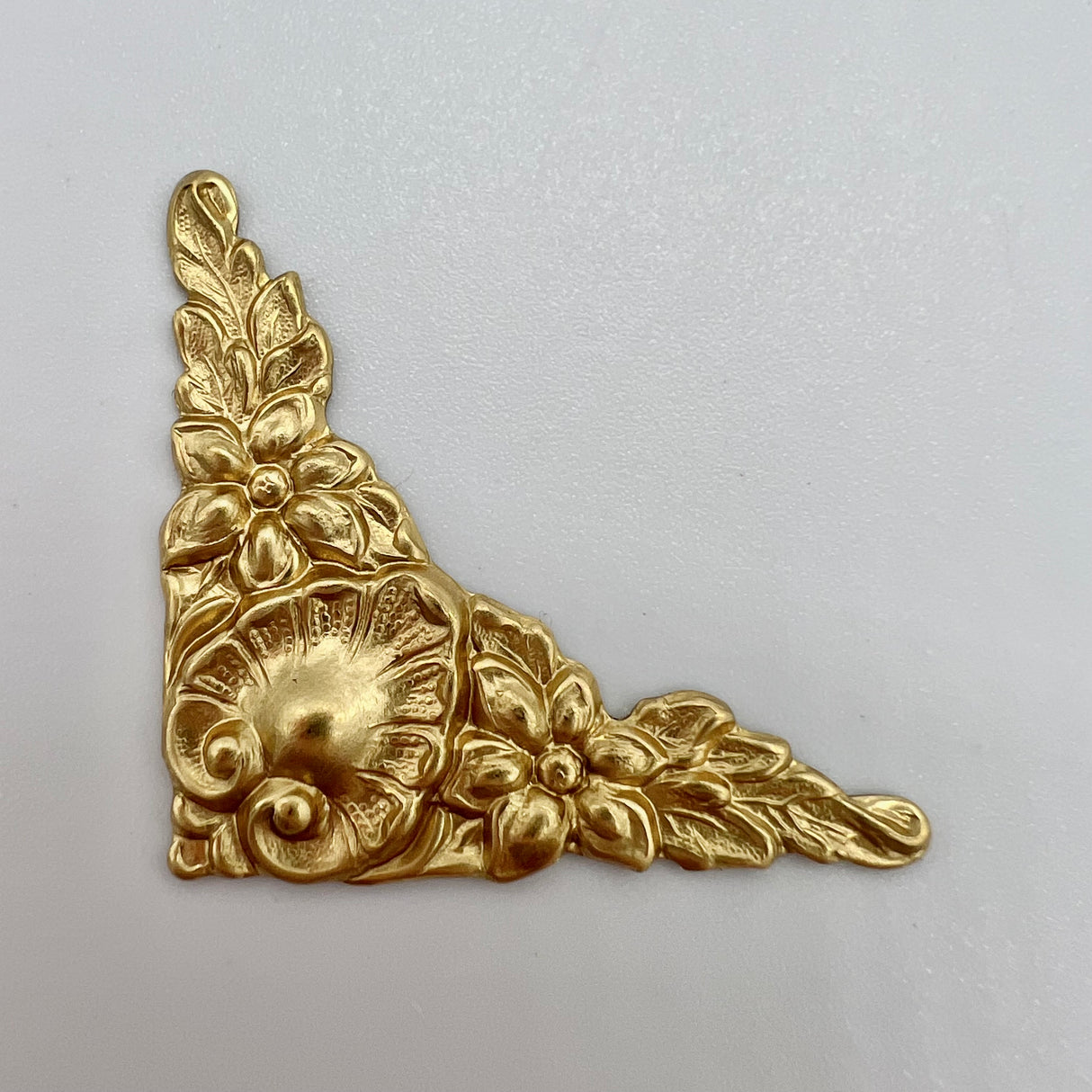 Corner Triangle Filigree Brass Small