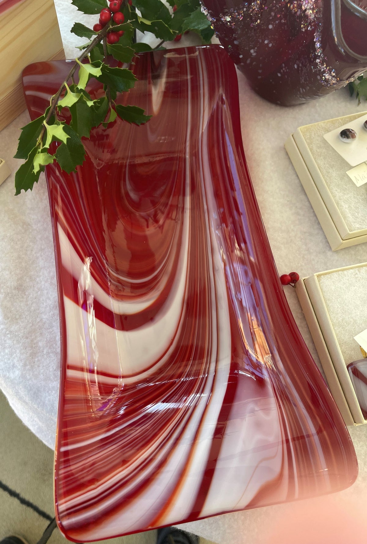 Dish Red White 5 1/2x12"