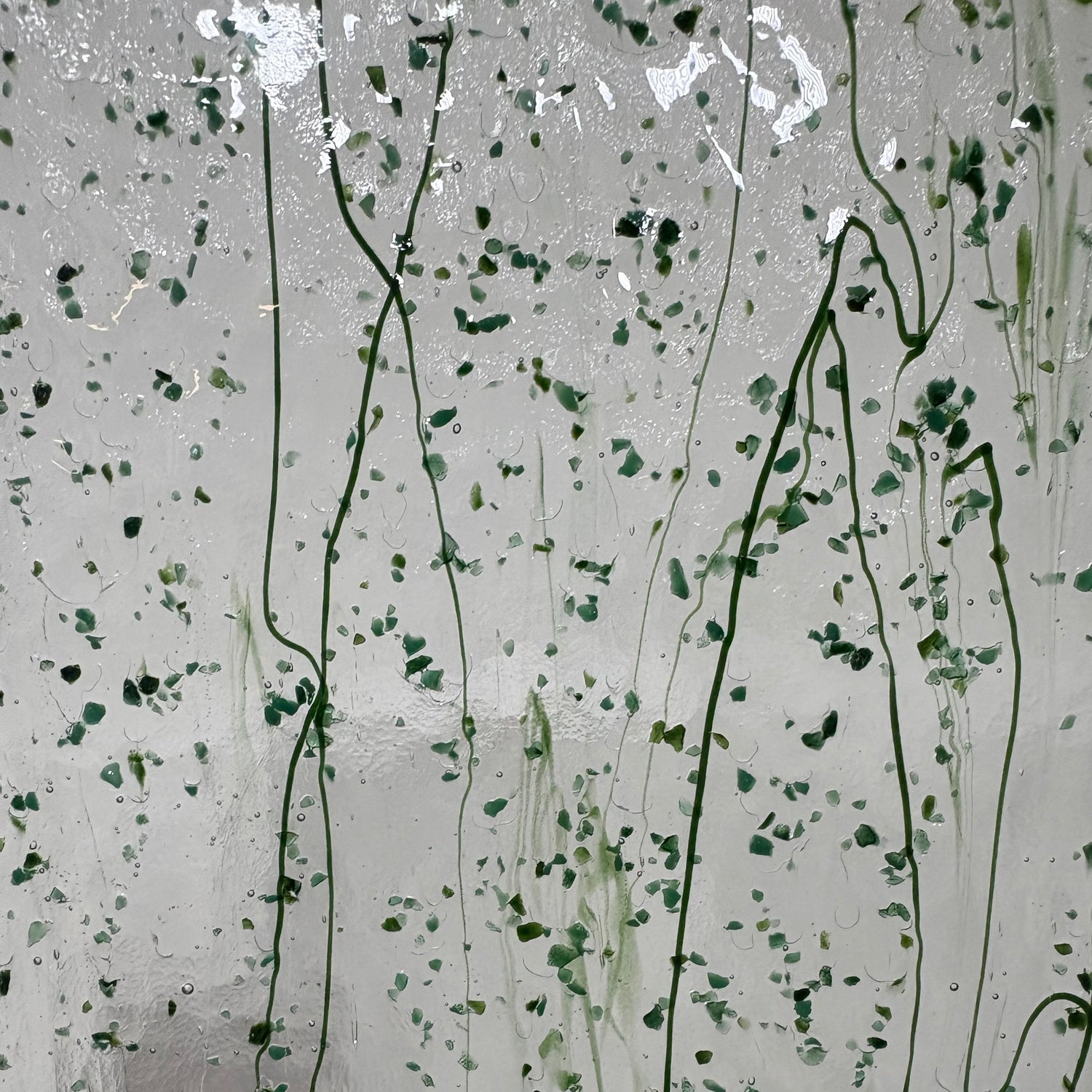 90 COE Clear with Green Frit, Streamers